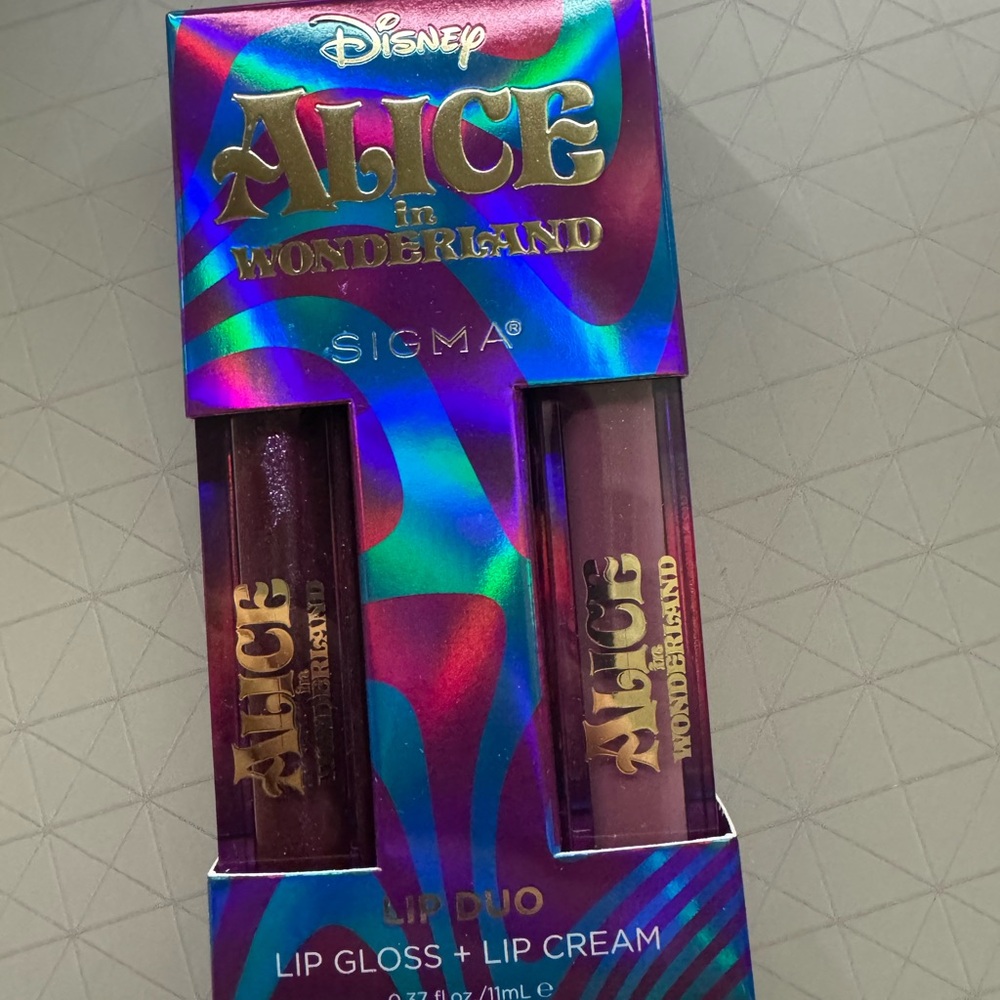 Sigma beauty DISNEY ALICE IN WONDERLAND LIP DUO